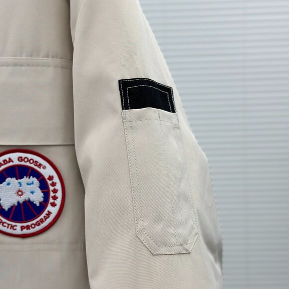Canada Goose Expedition white Unisex Hooded Parka - Picture 7 of 9
